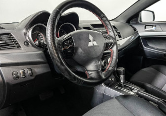 Подержанный автомобиль Mitsubishi Lancer Sedan 2008 года (13 фото)