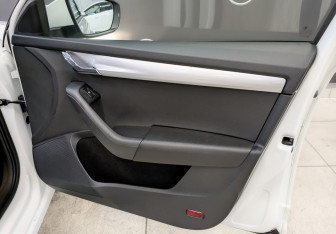 Подержанный автомобиль Skoda Octavia Liftback 2019 года (23 фото)