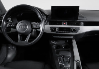 Подержанный автомобиль Audi A4 Sedan 2021 года (12 фото)