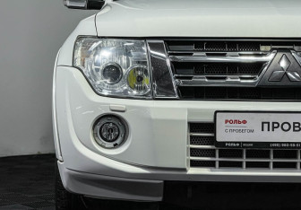 Подержанный автомобиль Mitsubishi Pajero 2012 года (16 фото)