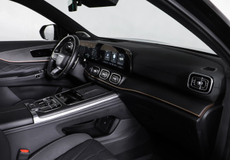 Подержанный автомобиль Jaecoo J8 2024 года (11 фото)