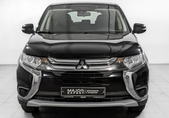 Подержанный автомобиль Mitsubishi Outlander 2018 года (2 фото)