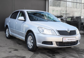 Подержанный автомобиль Skoda Octavia Liftback 2011 года (3 фото)
