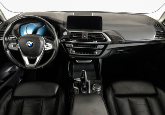 Подержанный автомобиль BMW X3 2018 года (12 фото)