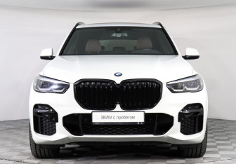 Подержанный автомобиль BMW X5 2022 года (3 фото)