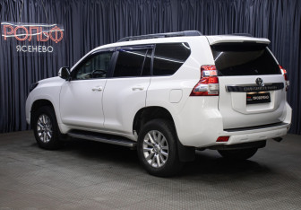 Подержанный автомобиль Toyota Land Cruiser Prado 2014 года (7 фото)