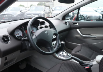 Подержанный автомобиль Peugeot 308 Hatchback 2010 года (13 фото)