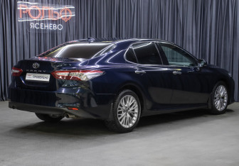 Подержанный автомобиль Toyota Camry Sedan 2020 года (5 фото)