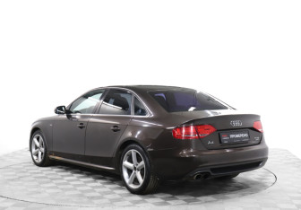 Подержанный автомобиль Audi A4 Sedan 2011 года (7 фото)