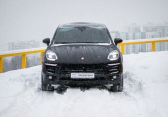 Подержанный автомобиль Porsche Macan 2018 года (2 фото)