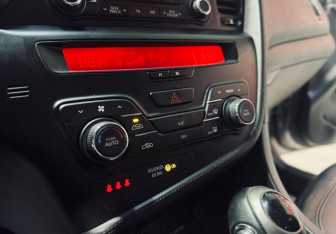 Подержанный автомобиль Kia Optima Sedan 2011 года (15 фото)