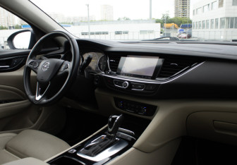 Подержанный автомобиль Opel Insignia Wagon 2018 года (11 фото)