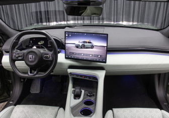 Подержанный автомобиль Zeekr 001 2024 года (12 фото)