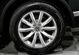Подержанный автомобиль Volkswagen Touareg 2015 года (5 фото)