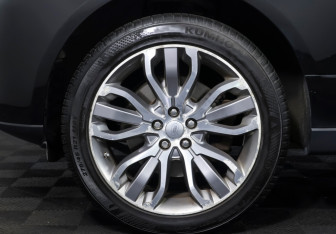Подержанный автомобиль Land Rover Range Rover 2013 года (21 фото)