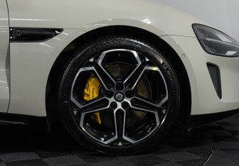 Подержанный автомобиль Xiaomi SU7 2024 года (20 фото)