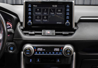 Подержанный автомобиль Toyota RAV4 2020 года (15 фото)