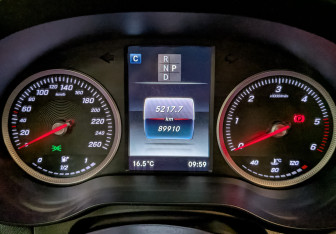 Подержанный автомобиль Mercedes-Benz GLC Coupe 2017 года (16 фото)