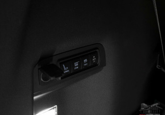 Подержанный автомобиль Ford Explorer 2015 года (10 фото)