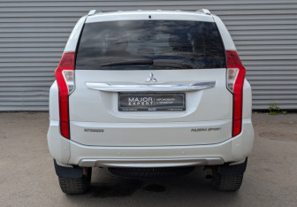 Подержанный автомобиль Mitsubishi Pajero Sport 2019 года (6 фото)