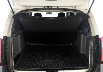 Подержанный автомобиль Renault Duster 2017 года (10 фото)