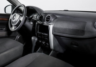 Подержанный автомобиль Nissan Almera Sedan 2017 года (9 фото)