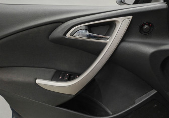Подержанный автомобиль Opel Astra Hatchback 2011 года (16 фото)