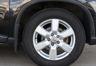 Подержанный автомобиль Nissan X-Trail 2008 года (22 фото)