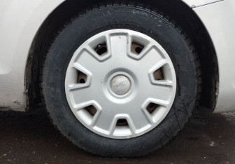 Подержанный автомобиль Ford Focus Hatchback 2011 года (13 фото)