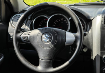 Подержанный автомобиль Suzuki Grand Vitara 2008 года (14 фото)