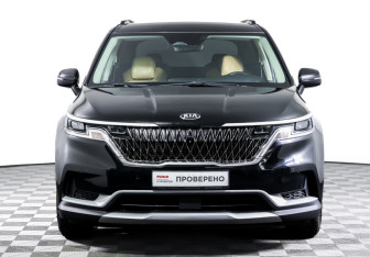 Подержанный автомобиль Kia Carnival 2020 года (2 фото)