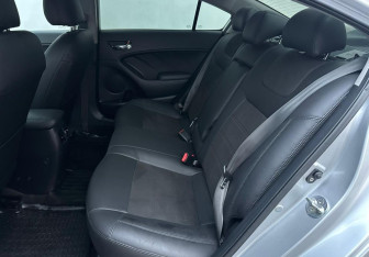 Подержанный автомобиль Kia Cerato Sedan 2017 года (10 фото)