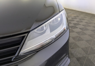 Подержанный автомобиль Volkswagen Jetta Sedan 2015 года (11 фото)