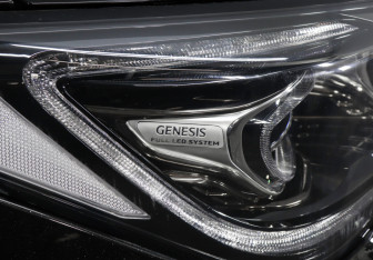Подержанный автомобиль Genesis G80 2019 года (13 фото)
