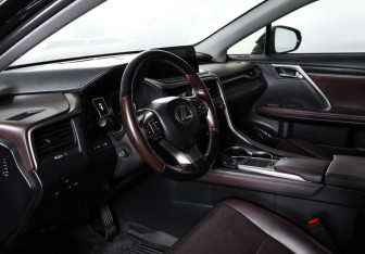 Подержанный автомобиль Lexus RX 2020 года (10 фото)