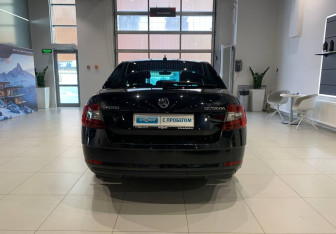 Подержанный автомобиль Skoda Octavia Liftback 2020 года (5 фото)