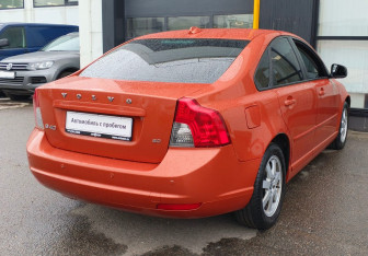 Подержанный автомобиль Volvo S40 2010 года (5 фото)