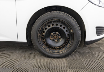 Подержанный автомобиль Ford Focus Hatchback 2017 года (18 фото)