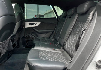 Подержанный автомобиль Audi Q8 2021 года (10 фото)