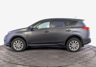 Подержанный автомобиль Toyota RAV4 2013 года (8 фото)
