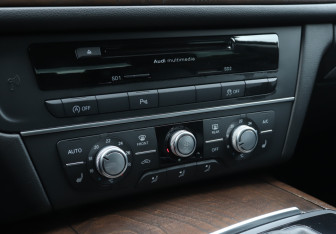 Подержанный автомобиль Audi A6 Sedan 2014 года (17 фото)