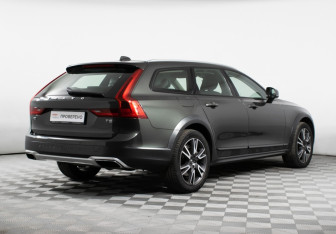 Подержанный автомобиль Volvo V90 Cross Country 2019 года (5 фото)