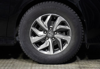 Подержанный автомобиль Honda Stepwgn 2016 года (27 фото)