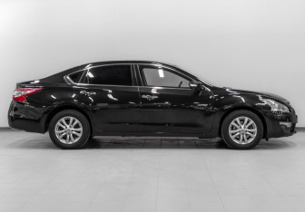 Подержанный автомобиль Nissan Teana 2014 года (4 фото)
