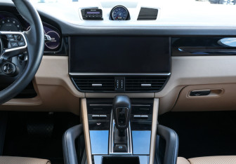 Подержанный автомобиль Porsche Cayenne 2021 года (17 фото)