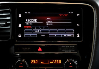 Подержанный автомобиль Mitsubishi Outlander 2020 года (15 фото)