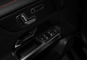 Новый Mercedes-Benz GLB 2025 (18 фото)