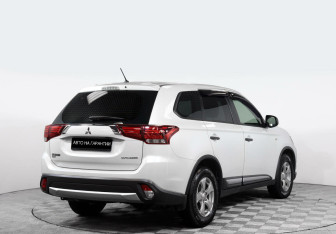 Подержанный автомобиль Mitsubishi Outlander 2016 года (3 фото)