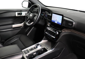 Подержанный автомобиль Ford Explorer 2021 года (10 фото)