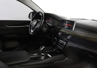Подержанный автомобиль BMW X6 2016 года (9 фото)